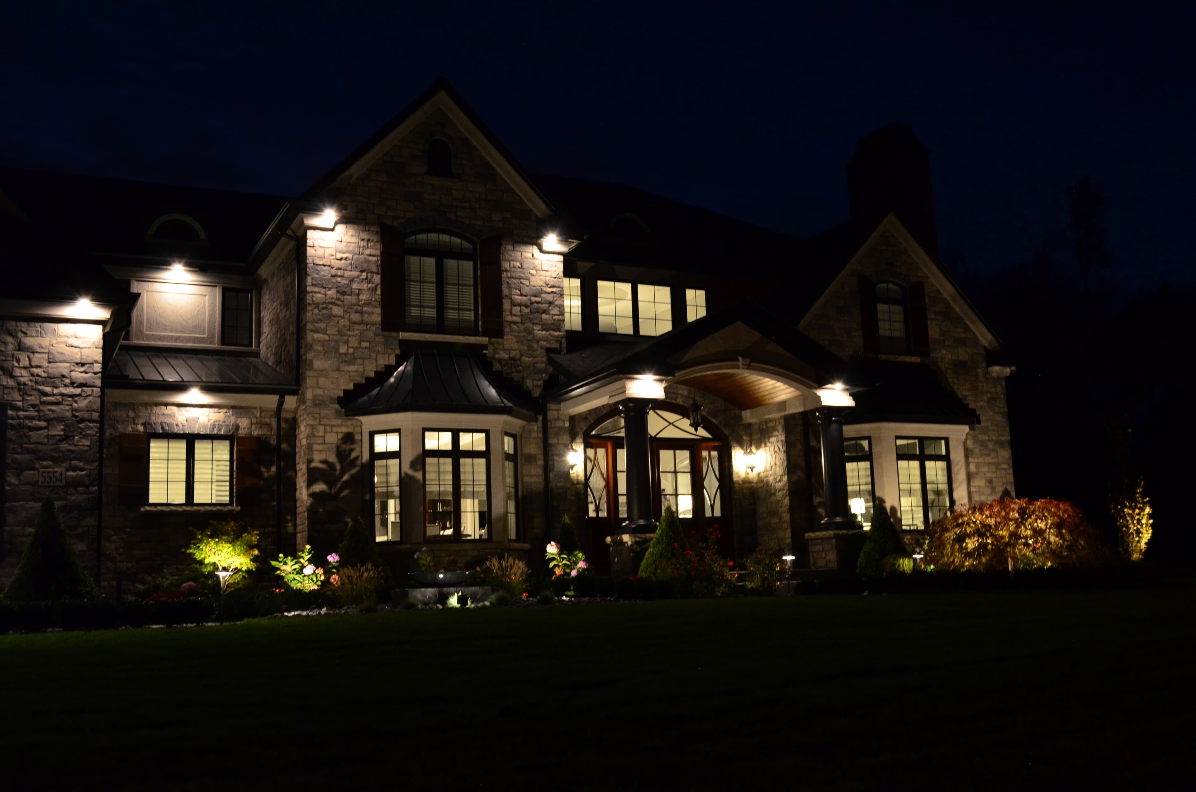 Residential landscape lighting — house 17