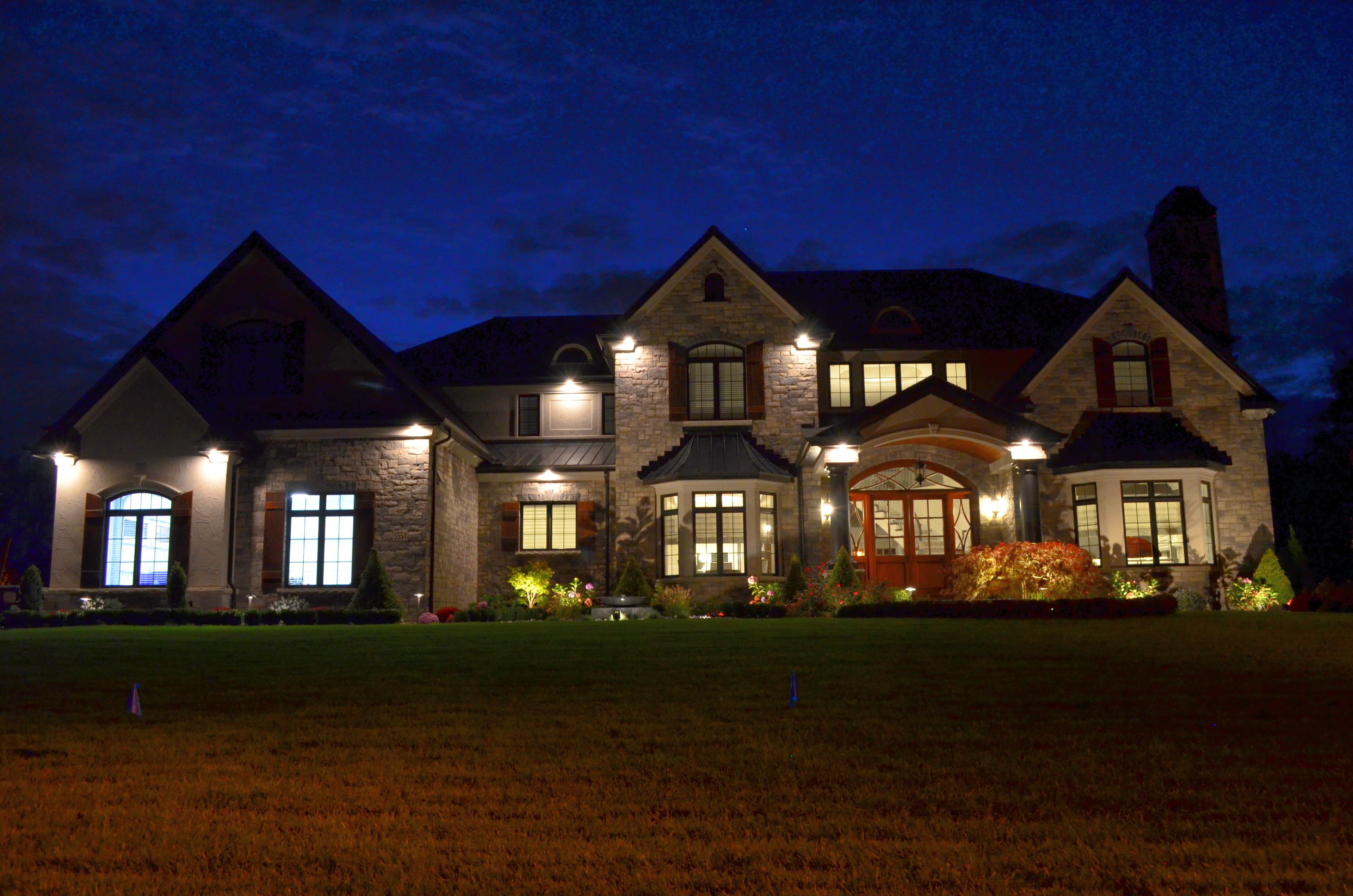Residential landscape lighting — house 19