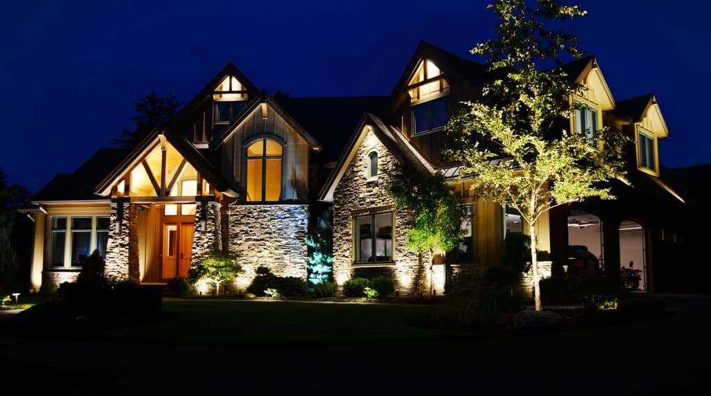 Residential landscape lighting — house 22