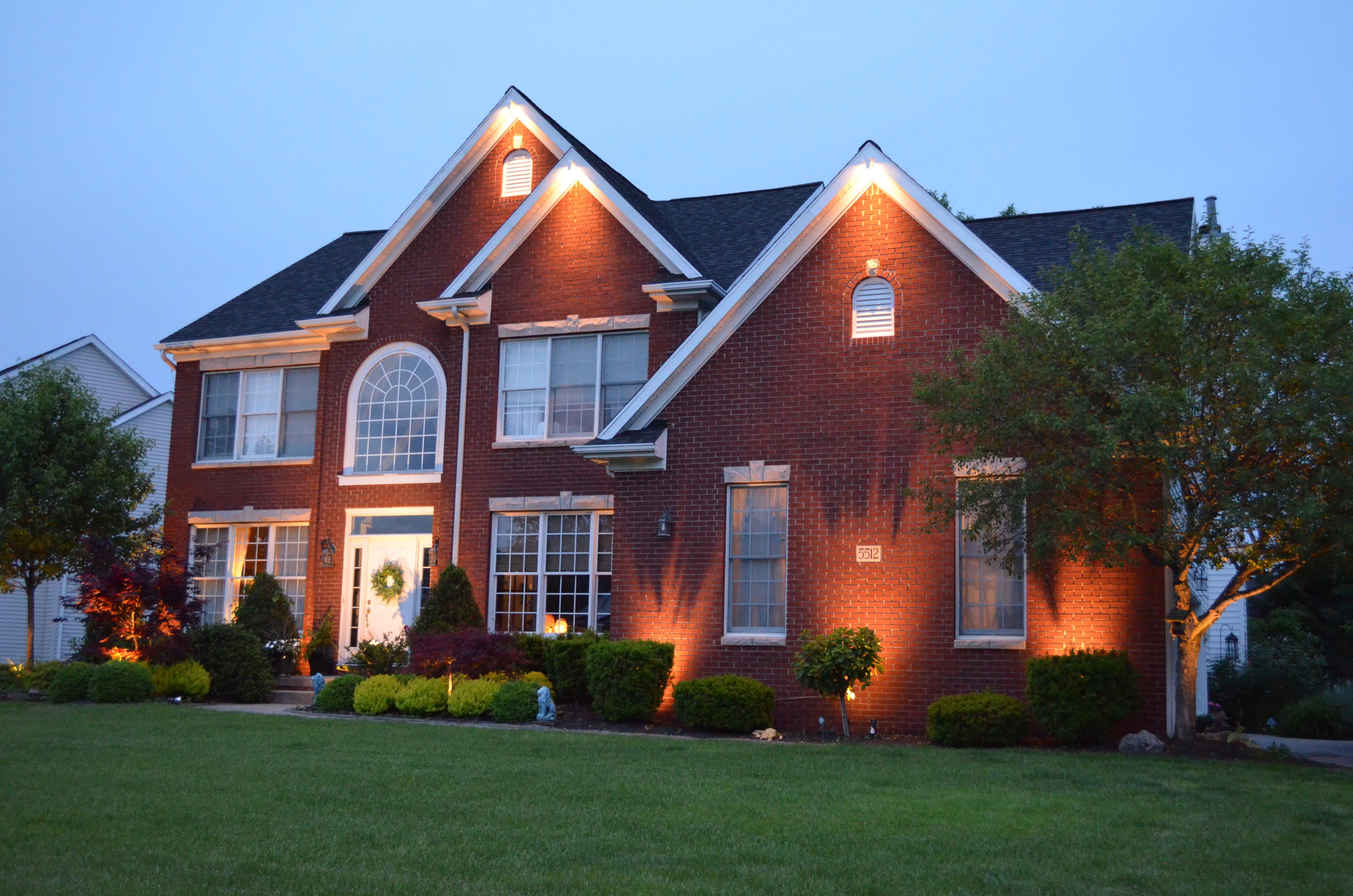 Residential landscape lighting — house 23