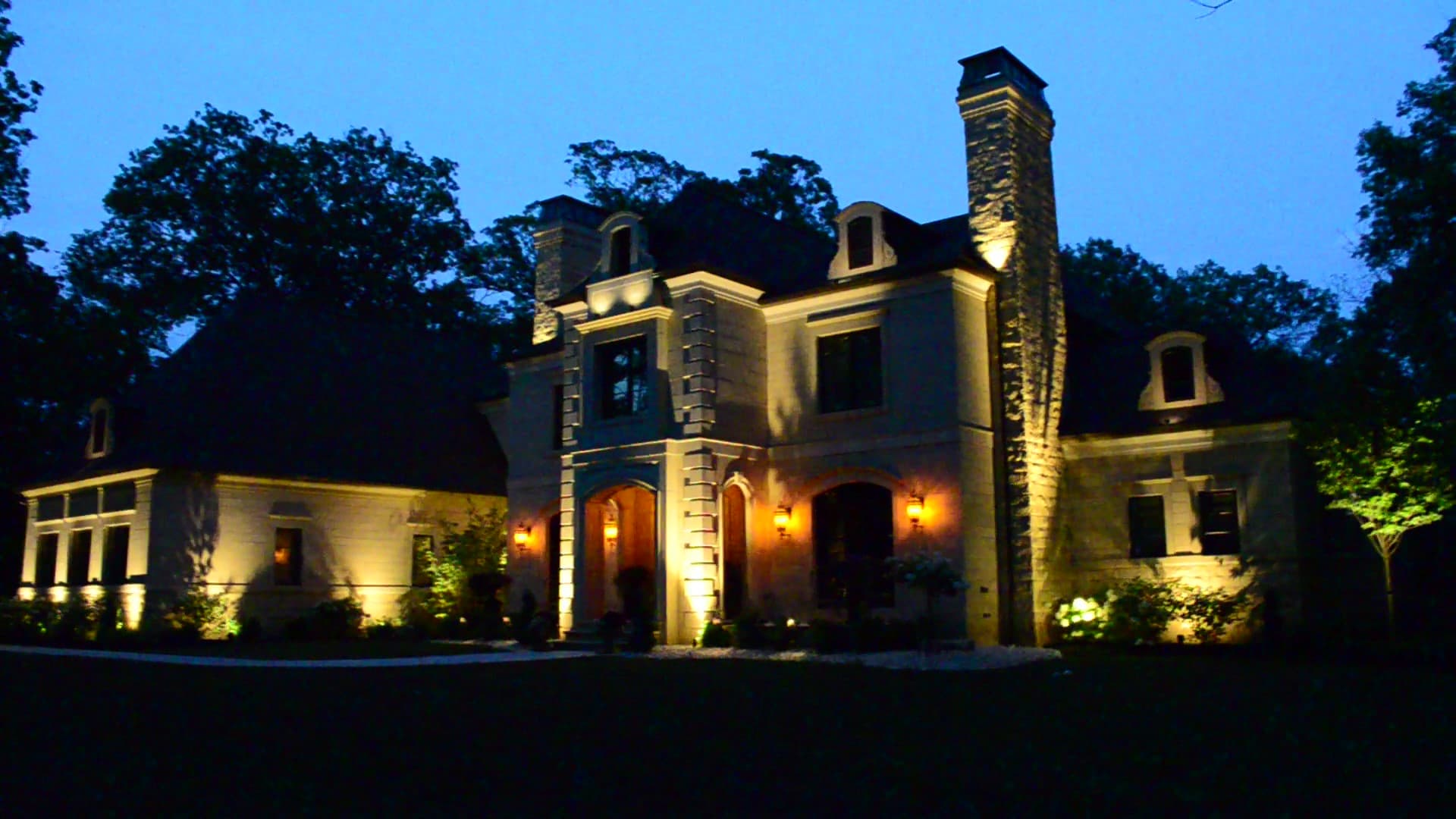 Residential landscape lighting — house 29