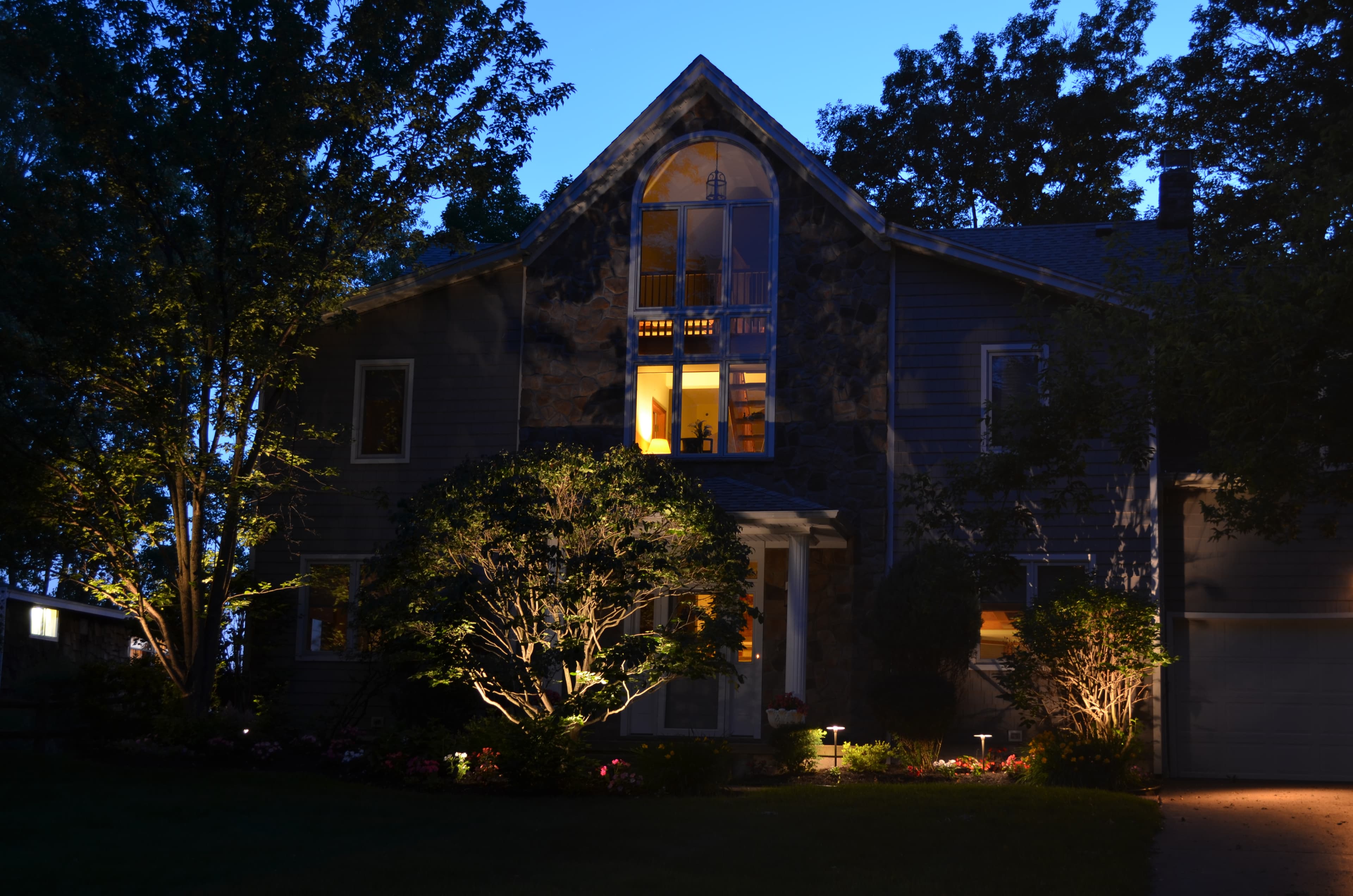 Residential landscape lighting — house 3