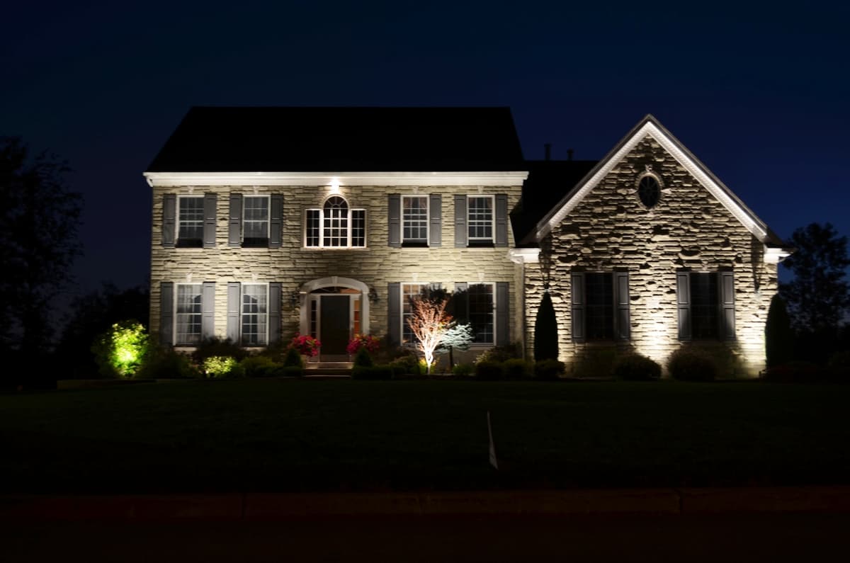 Residential landscape lighting — house 31