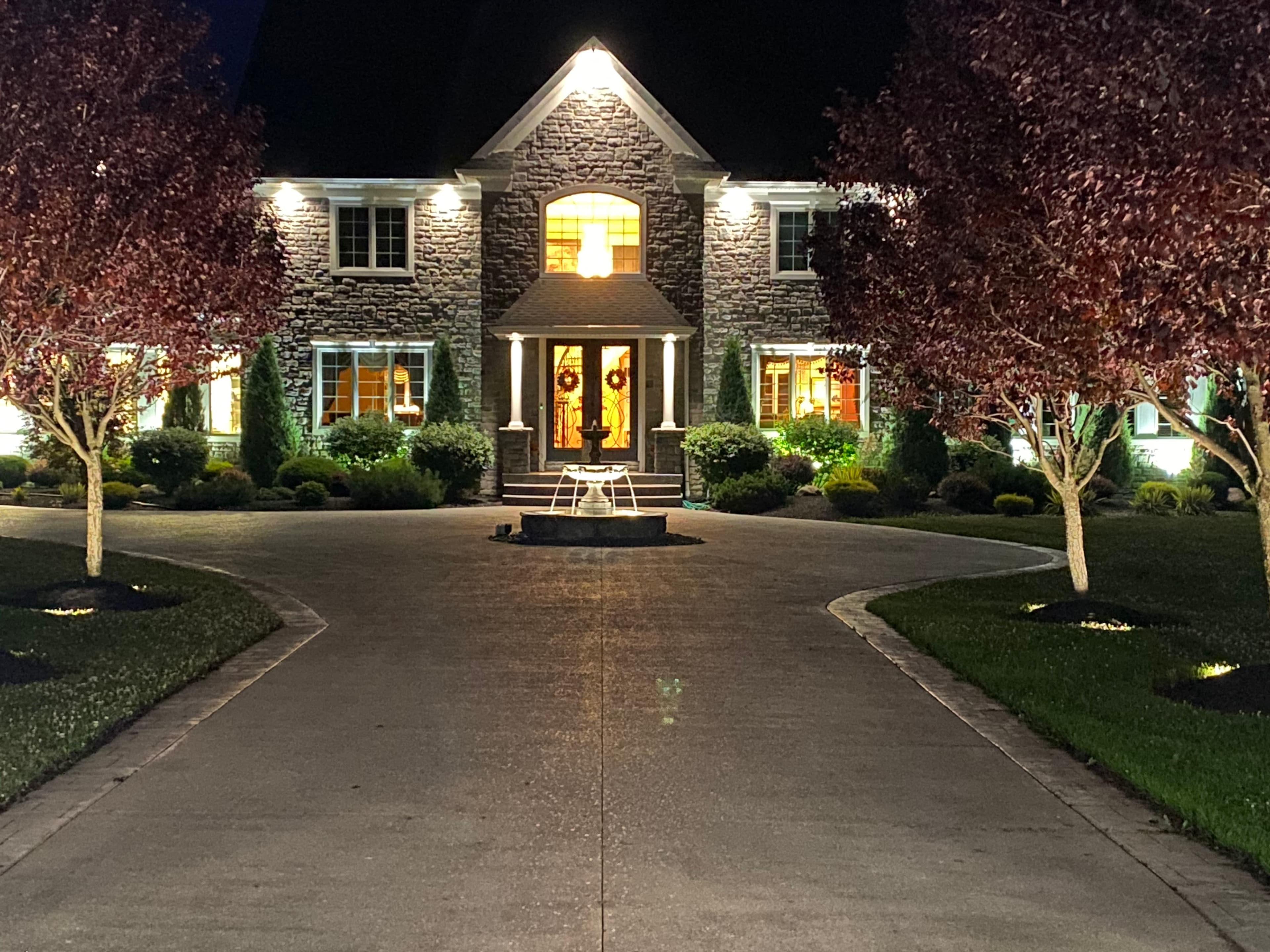 Residential landscape lighting — house 8