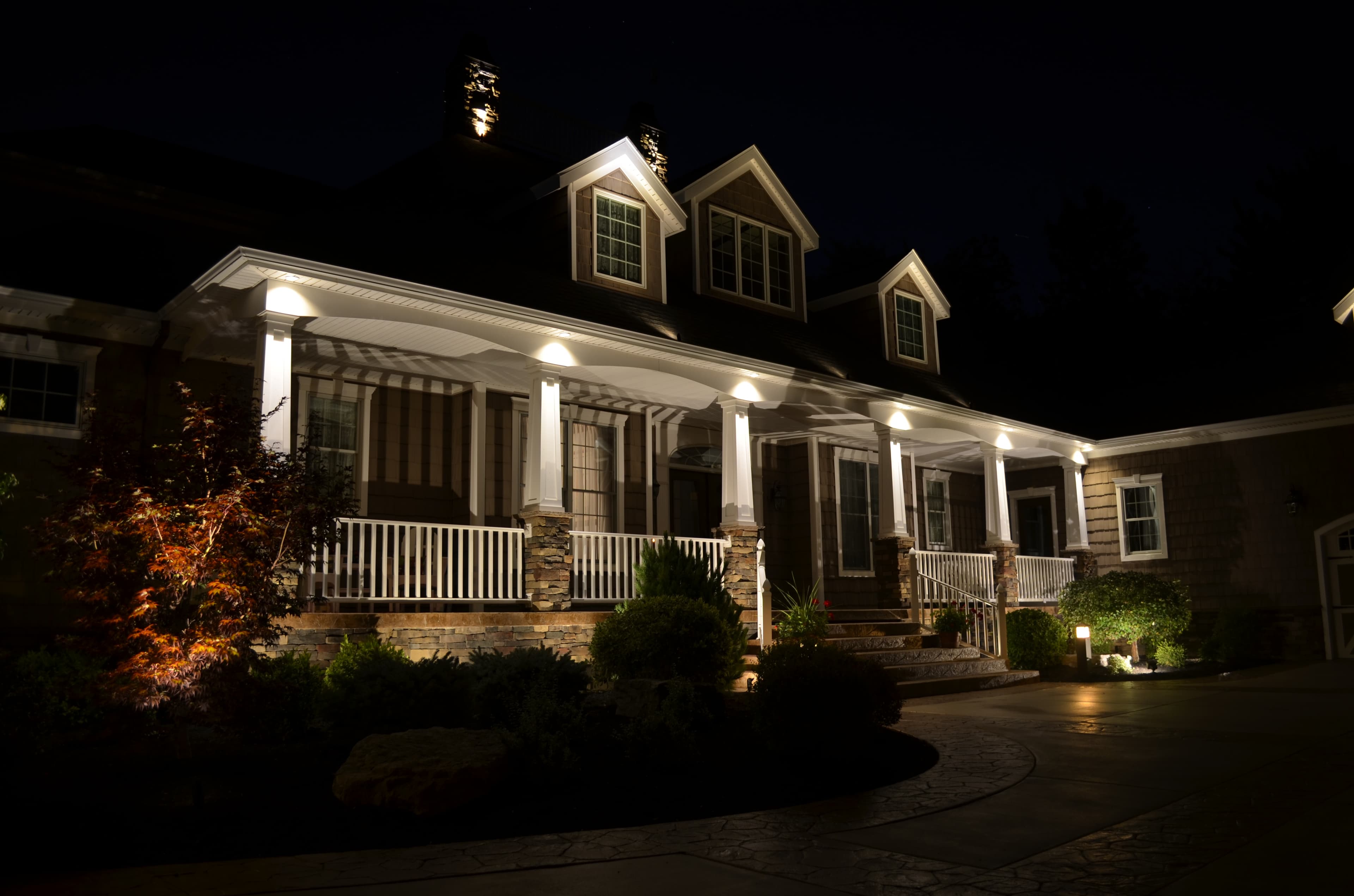 Residential landscape lighting — house 9