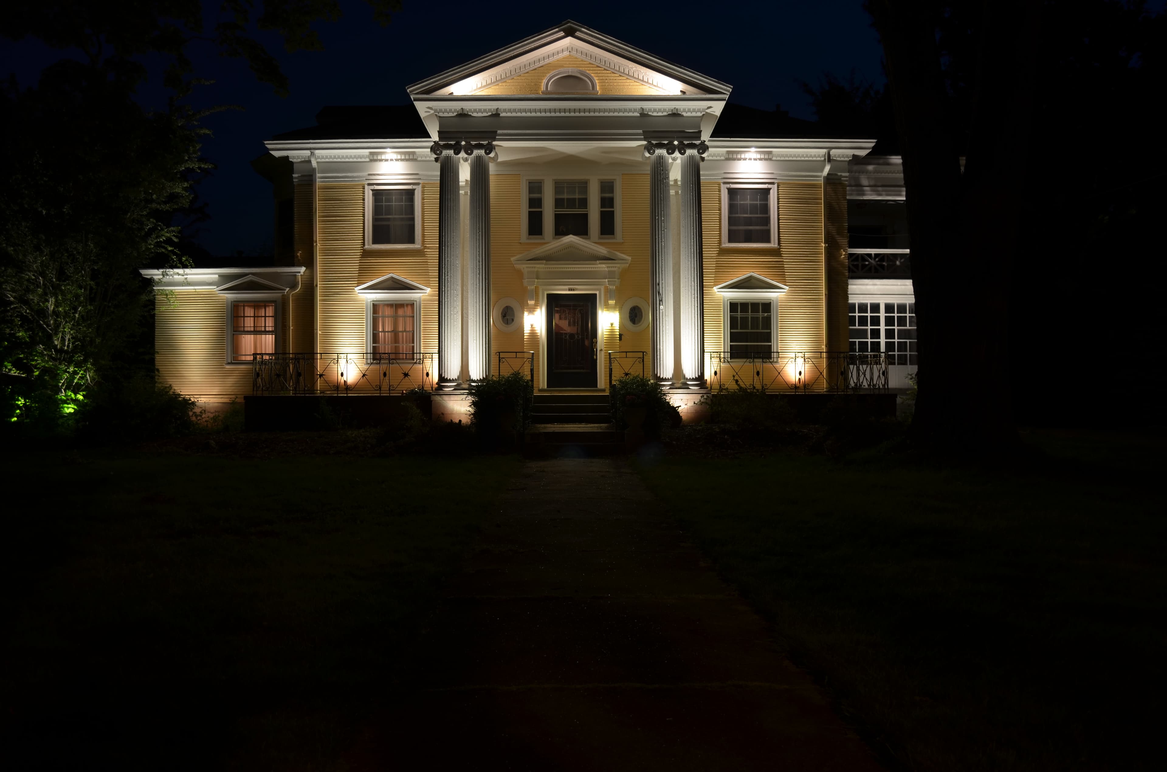 Uplighting example 2 of 4